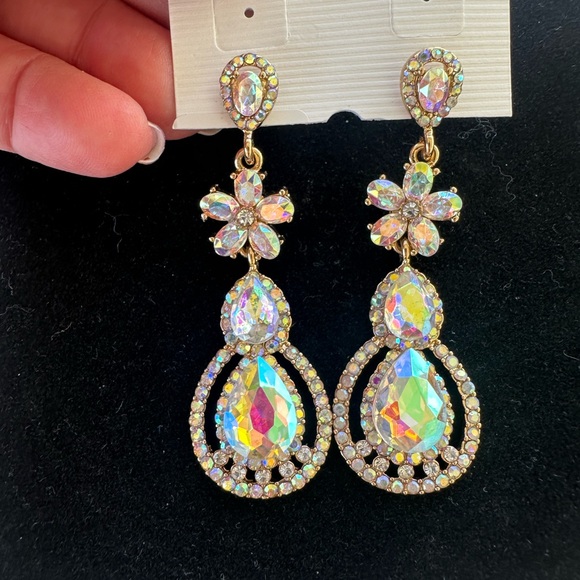 Jewelry - Vintage Elegant Gold and Aurora Borealis Crystal Drop Earrings